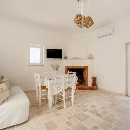 Trullo Cargiulo: Rustic Elegance In *