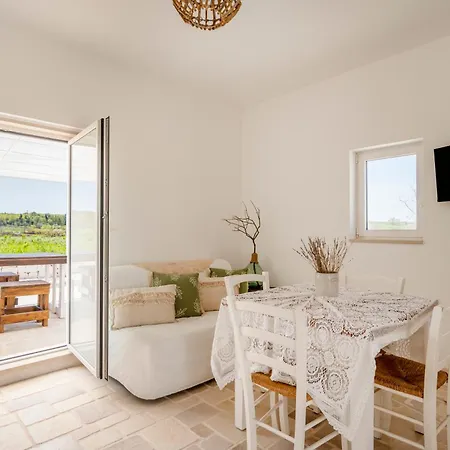 Trullo Cargiulo: Rustic Elegance In * מרטינה פרנקה