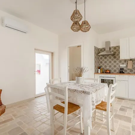 Trullo Cargiulo: Rustic Elegance In דירה