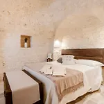 Trullo Cargiulo: Rustic Elegance In Appartamento