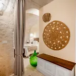 Trullo Cargiulo: Rustic Elegance In Appartamento