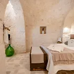 Trullo Cargiulo: Rustic Elegance In