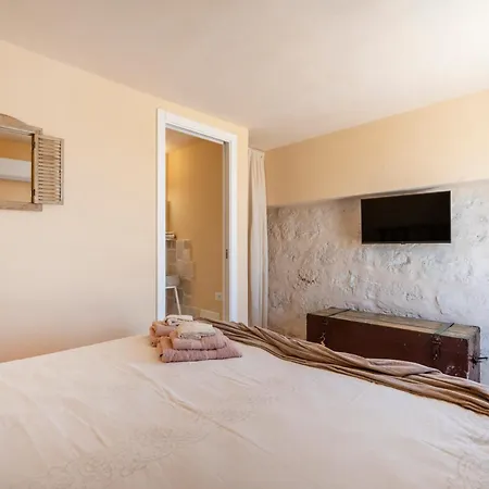 Trullo Cargiulo: Rustic Elegance In *