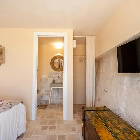 Trullo Cargiulo: Rustic Elegance In Apartment *