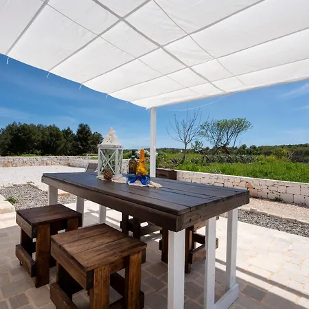 Trullo Cargiulo: Rustic Elegance In Мартина-Франка