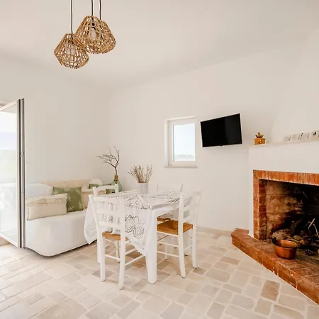 Apartment Trullo Cargiulo: Rustic Elegance In